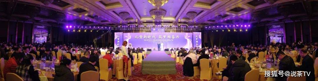 如何在年会上成为焦点，展现你的独特魅力，如何成为年会焦点，展现个人独特魅力指南