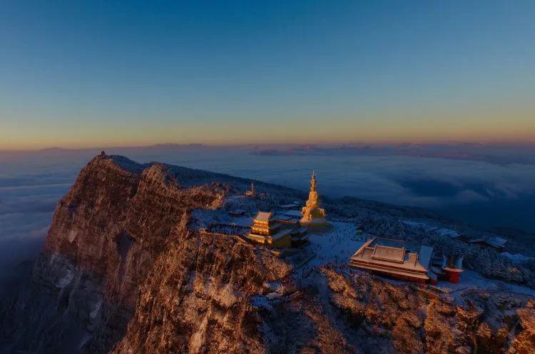 峨眉山金顶与高考准考证的奇幻之旅，免费政策全解析