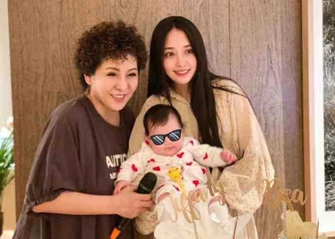谢娜对向佐的特殊一笑病？幽默互动的背后揭秘
