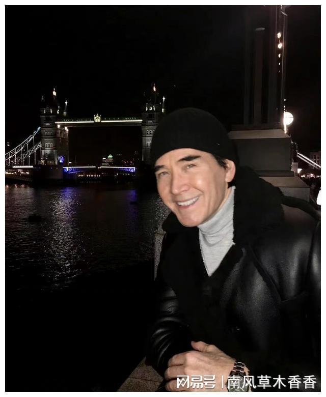 费翔独自迎新春，家的思绪与遥远怀念的首度篇章